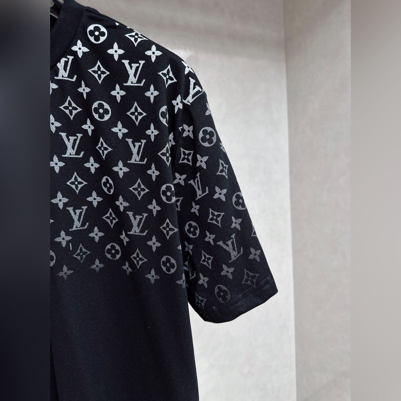 Louis Vuitton 2025Ss春夏最新款短袖T恤，手感柔軟，穿著舒適，