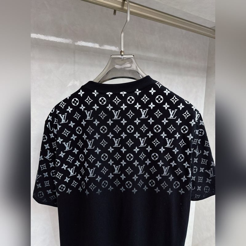 Louis Vuitton 2025Ss春夏最新款短袖T恤，手感柔軟，穿著舒適，