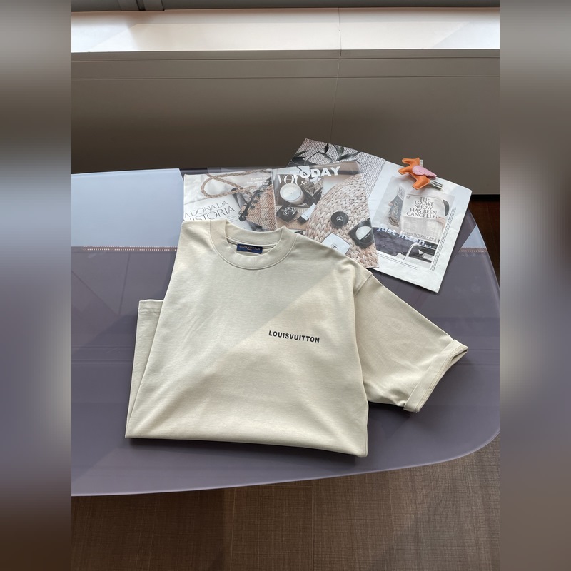 Lv 2025春夏款/官網同步 面料采用重磅純棉精梳棉面料，OS寬松版型，上身版