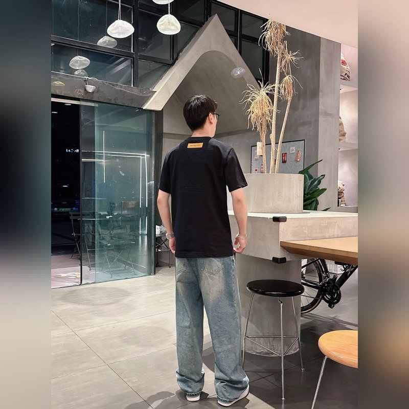 LV路易威登25ss春夏新款首發(fā)專櫃最新款短袖圓領(lǐng)T恤 高端訂制 設(shè)計(jì)前衛(wèi)時(shí)尚！