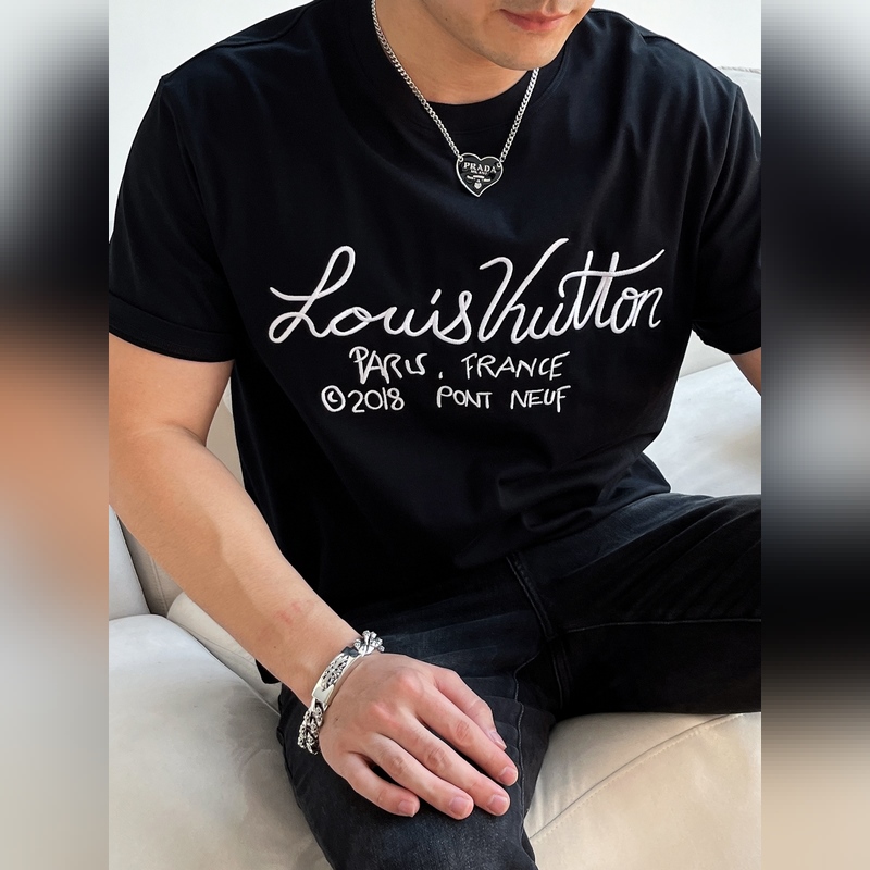 Louis Vuitton 獨家專供秋季新款 驢牌時尚休閑圓領短袖，高密度32