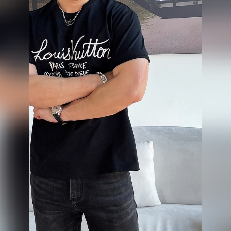 Louis Vuitton 獨家專供秋季新款 驢牌時尚休閑圓領短袖，高密度32