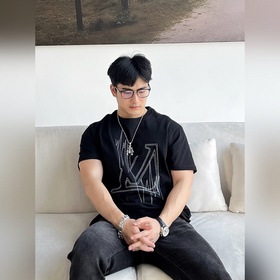 Louis Vuitton 獨家專供秋季新款 驢牌時尚休閑圓領短袖，高密度32