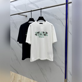 Prada*普拉達 2025FW春夏新品圓領微闊打底外穿T恤，立體logo工藝，