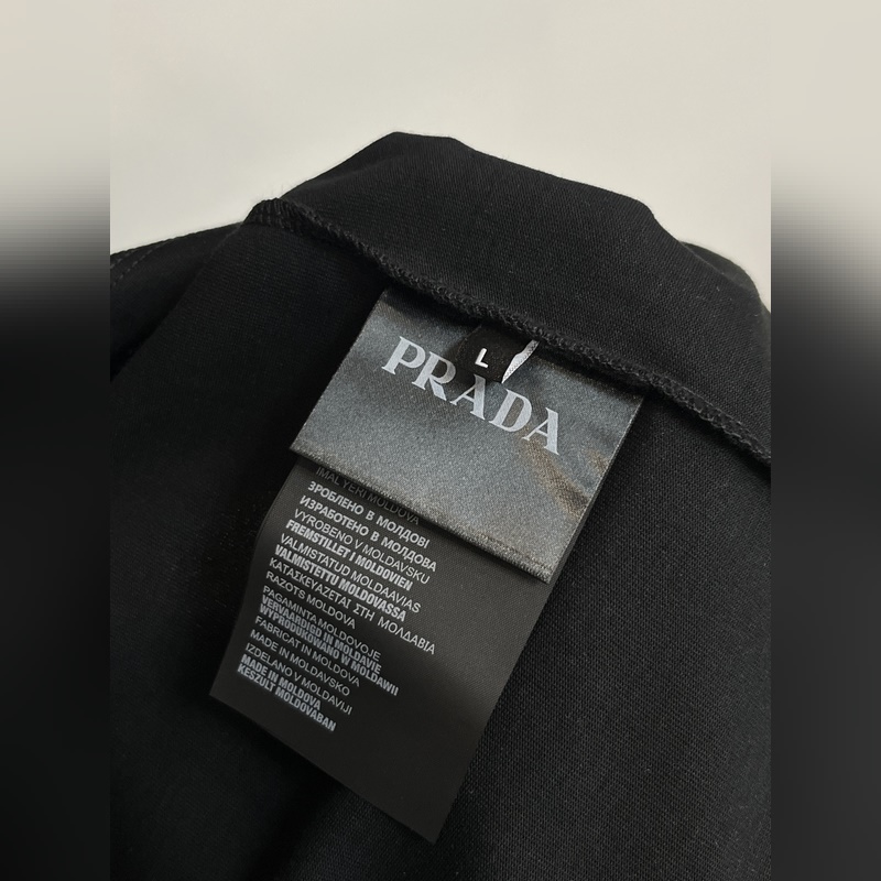Prada 獨家專供秋季新款 普拉達時尚休閑圓領短袖，高密度320克純棉面料，