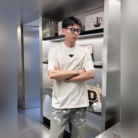 Prada/普拉達，2025夏季最新款，專櫃同步有售，原單狠貨，時尚休閑圓領短袖