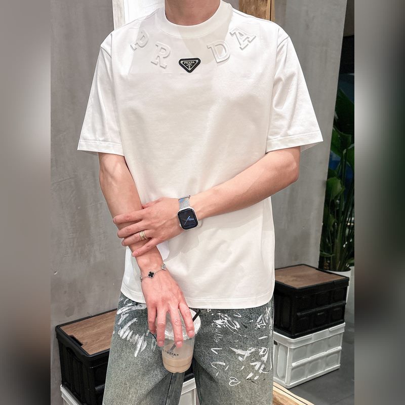 Prada/普拉達，2025夏季最新款，專櫃同步有售，原單狠貨，時尚休閑圓領短袖