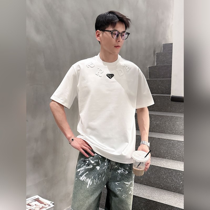 Prada/普拉達，2025夏季最新款，專櫃同步有售，原單狠貨，時尚休閑圓領短袖