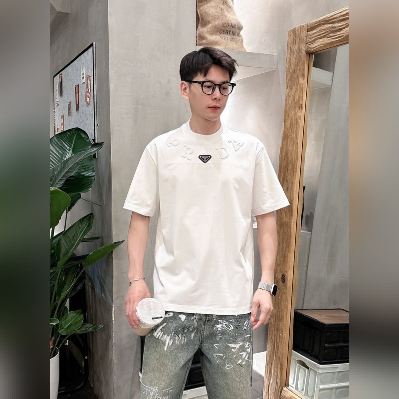 Prada/普拉達，2025夏季最新款，專櫃同步有售，原單狠貨，時尚休閑圓領短袖