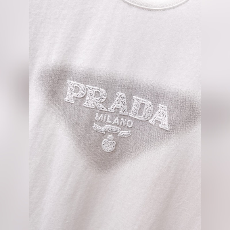 普拉達(dá) 高版本2025春夏新款男女同情侶款 休閑寬松棉質(zhì)圓領(lǐng)短袖T恤衫！260克
