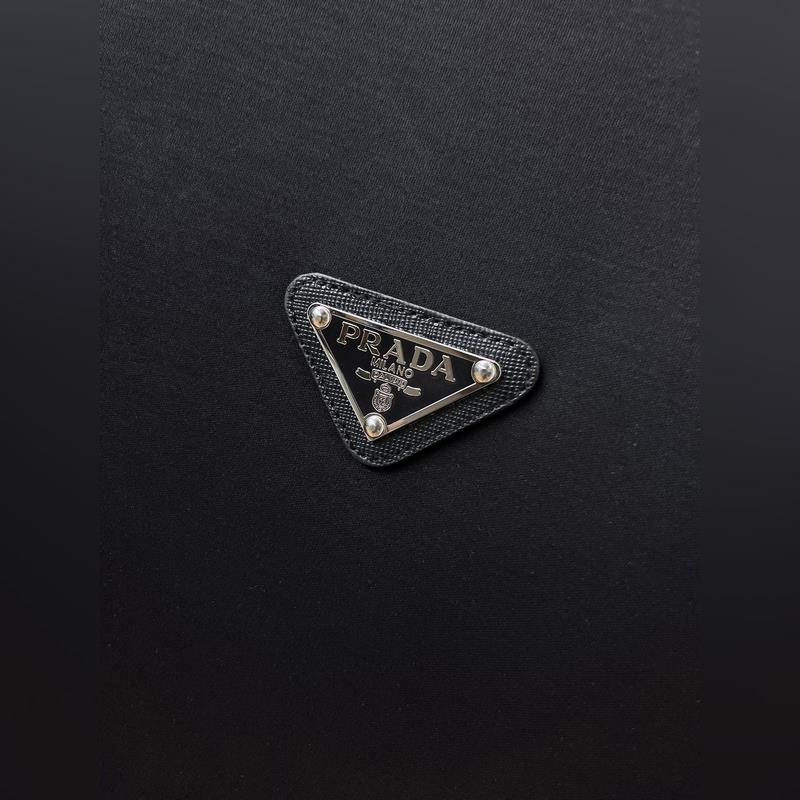 普拉達 2025春夏新款首發專櫃最新款圓領短袖 高端訂制 設計前衛時尚！品牌lo