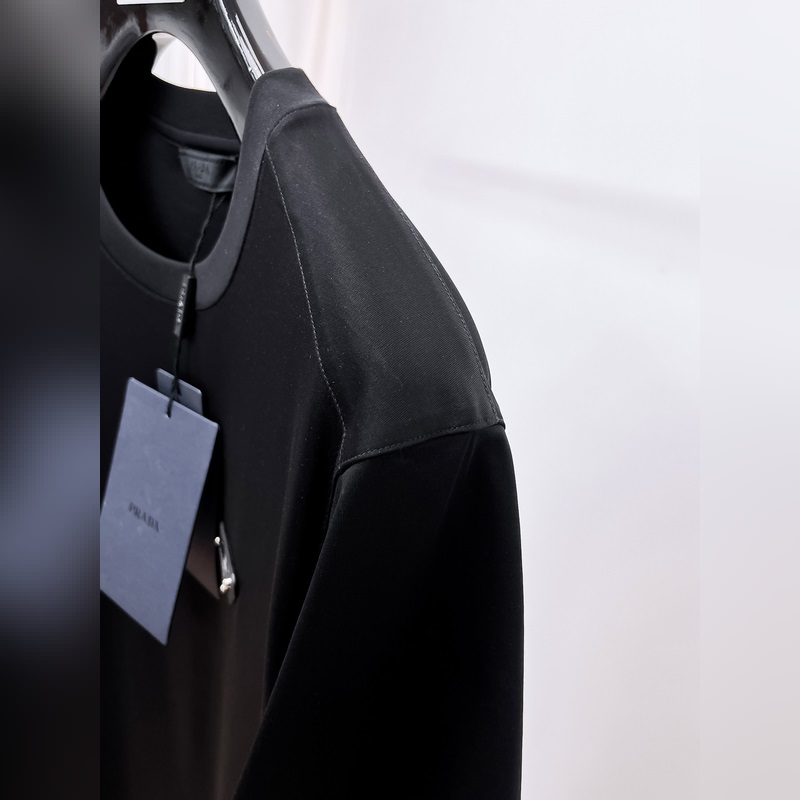 普拉達 2025春夏新款首發專櫃最新款圓領短袖 高端訂制 設計前衛時尚！品牌lo
