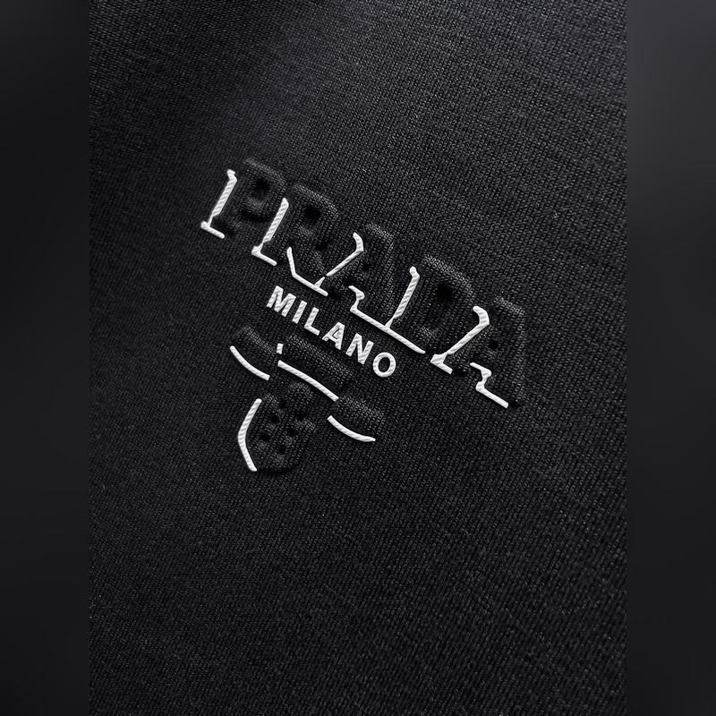 上衣價格2000，褲子價格2300  ，普拉達夏季套裝新品， 經(jīng)典LOGO時尚