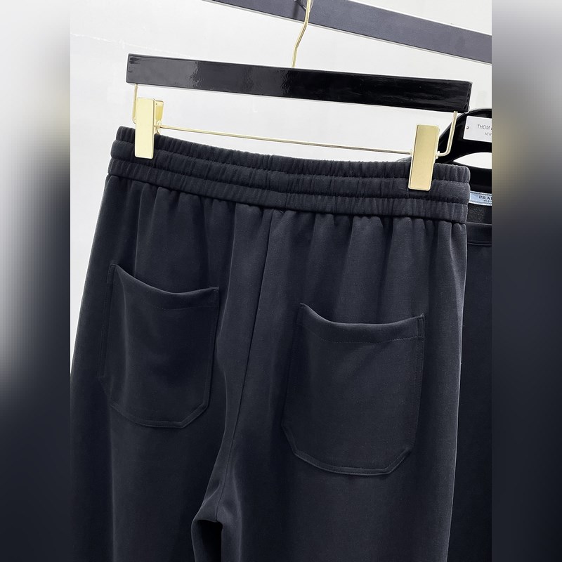 上衣價格2000，褲子價格2300  ，普拉達夏季套裝新品， 經(jīng)典LOGO時尚