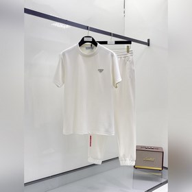 上衣價格2000，褲子價格2300  普拉達夏季套裝新品， 經典LOGO時尚設