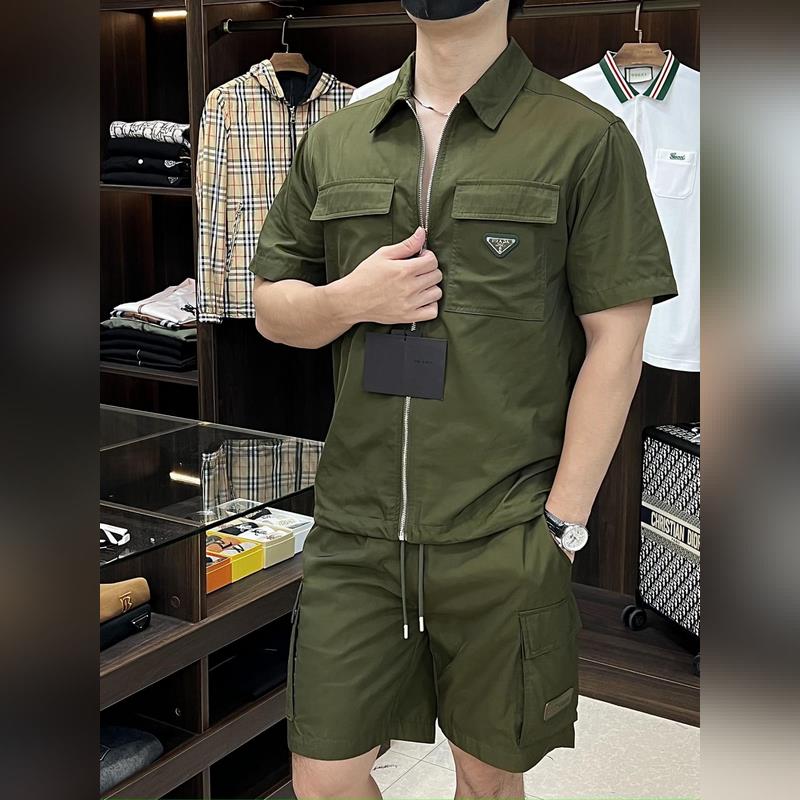 Prada 早春款2025最新款時尚設計師款秘 普拉達翻領開衫短袖短褲套裝，處處