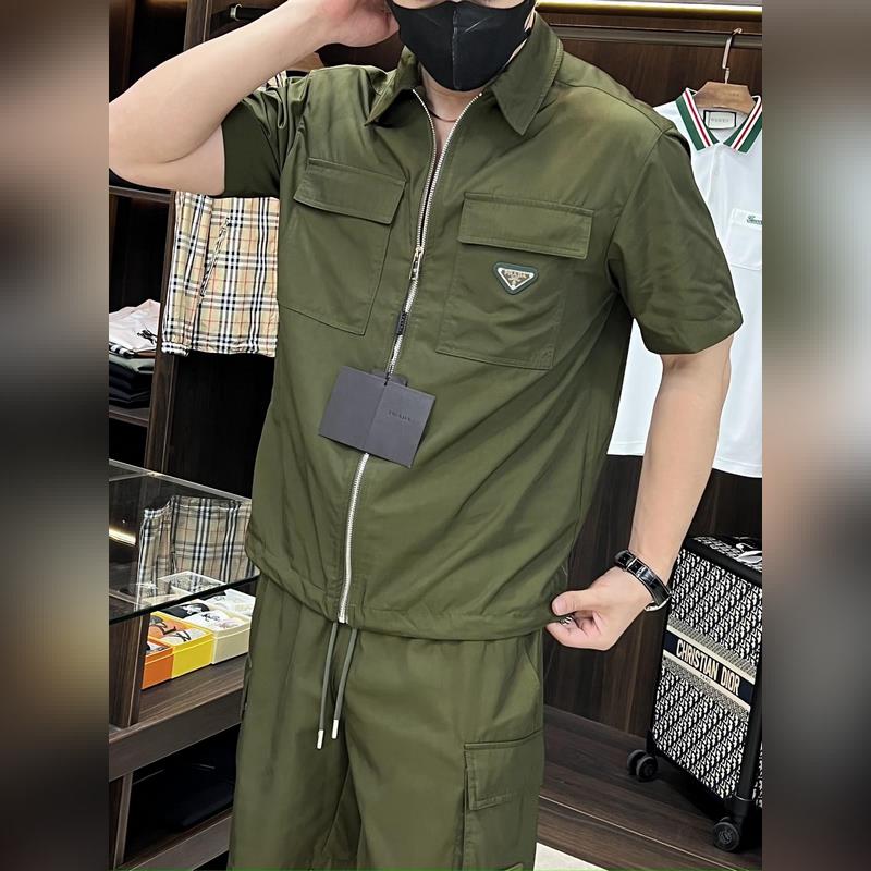 Prada 早春款2025最新款時尚設計師款秘 普拉達翻領開衫短袖短褲套裝，處處