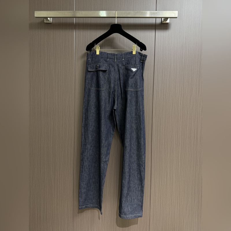 上衣 價(jià)格3300 牛仔褲價(jià)格 3100 Prada 2025SS新款三角微標(biāo)牛