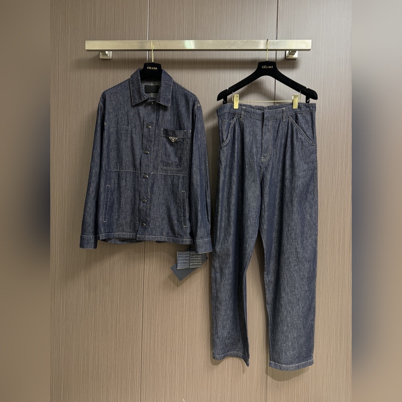 上衣 價(jià)格3300 牛仔褲價(jià)格 3100 Prada 2025SS新款三角微標(biāo)牛