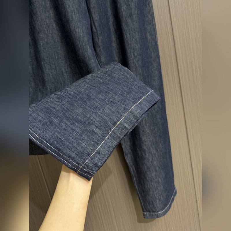 上衣 價(jià)格3300 牛仔褲價(jià)格 3100 Prada 2025SS新款三角微標(biāo)牛