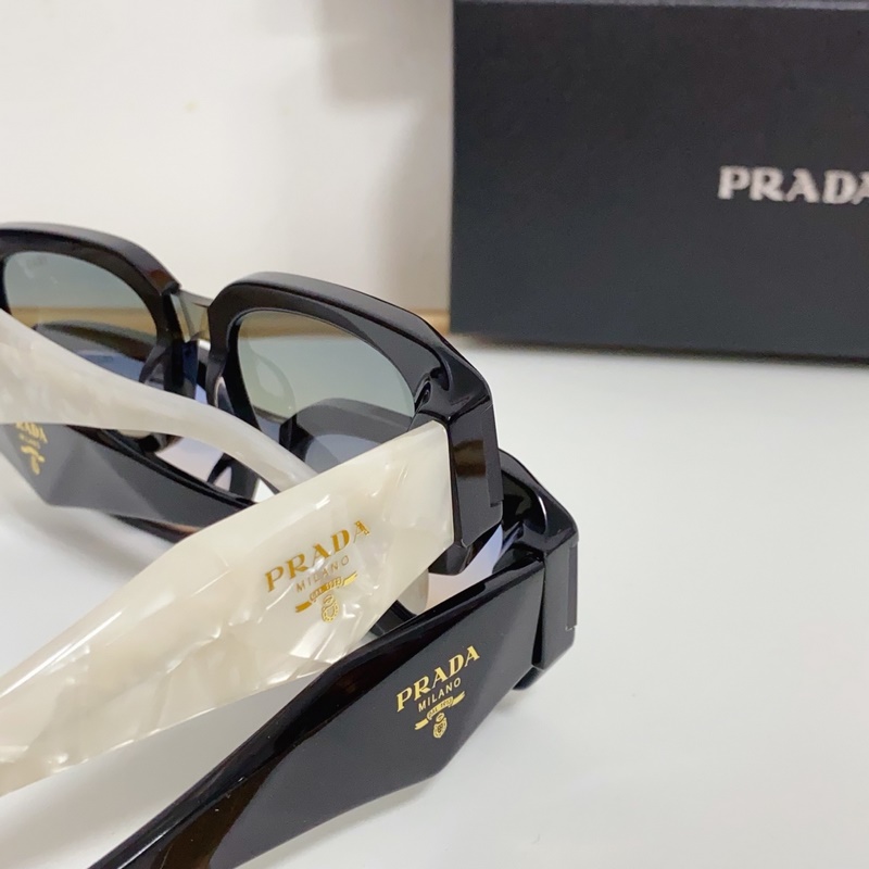 PRADA MOD：PR160S Size：52口21 145