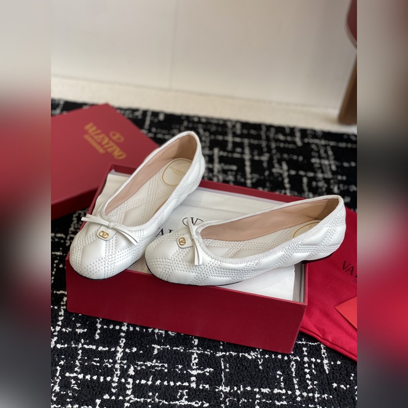 代購級 Valentino 華倫天奴 25ss 春夏 新款 電繡 芭蕾舞鞋 無