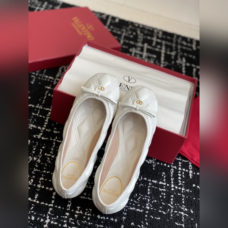 代購級 Valentino 華倫天奴 25ss 春夏 新款 電繡 芭蕾舞鞋 無