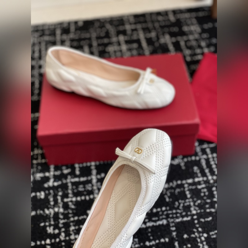 代購級 Valentino 華倫天奴 25ss 春夏 新款 電繡 芭蕾舞鞋 無