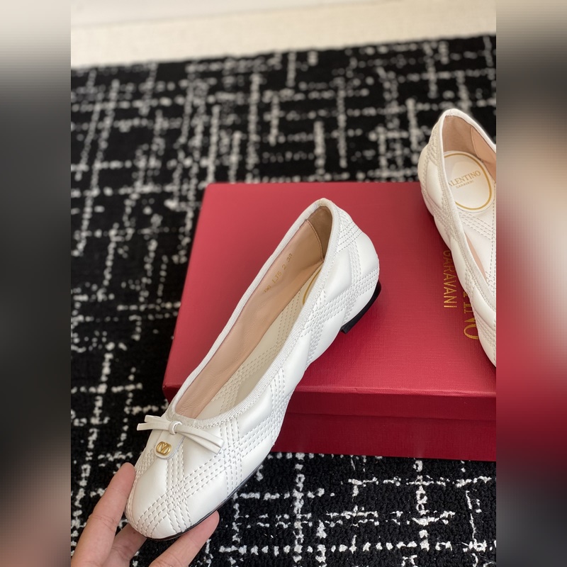 代購級 Valentino 華倫天奴 25ss 春夏 新款 電繡 芭蕾舞鞋 無