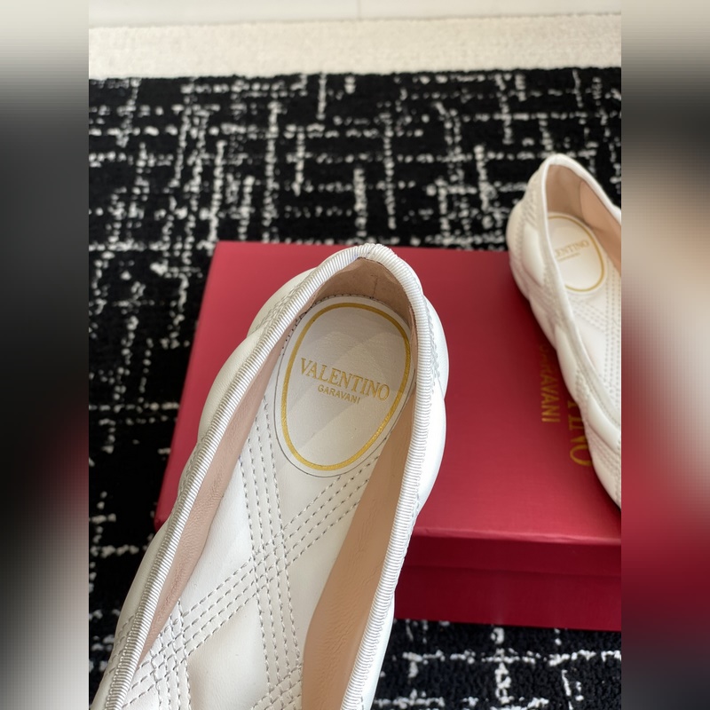 代購級 Valentino 華倫天奴 25ss 春夏 新款 電繡 芭蕾舞鞋 無
