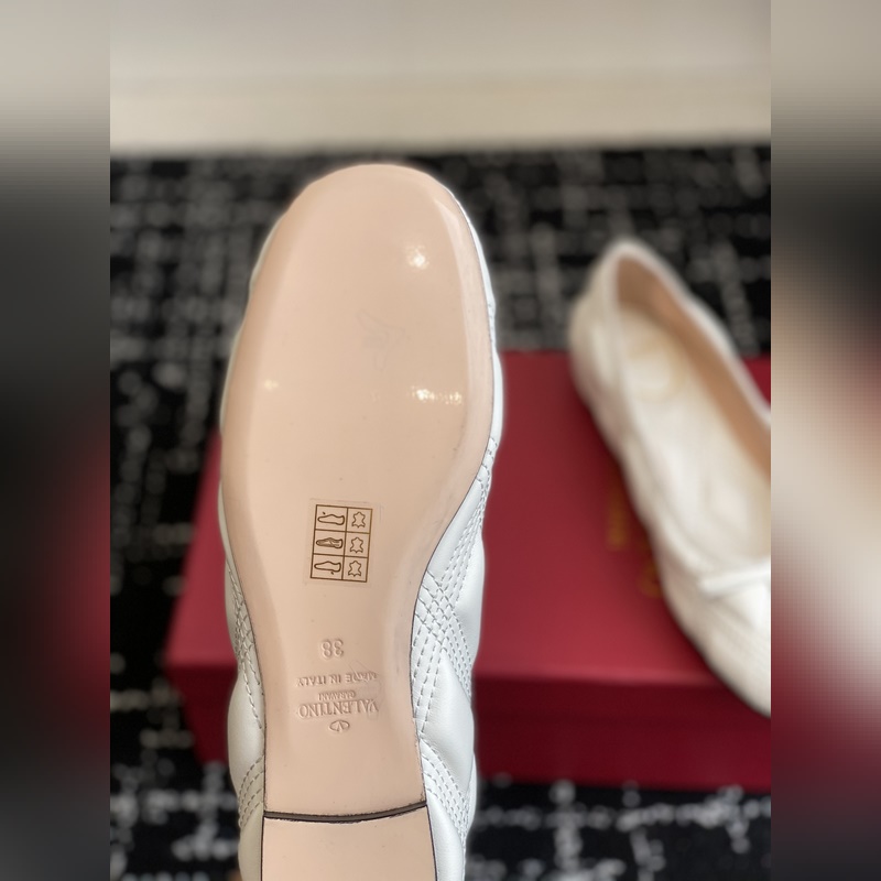 代購級 Valentino 華倫天奴 25ss 春夏 新款 電繡 芭蕾舞鞋 無