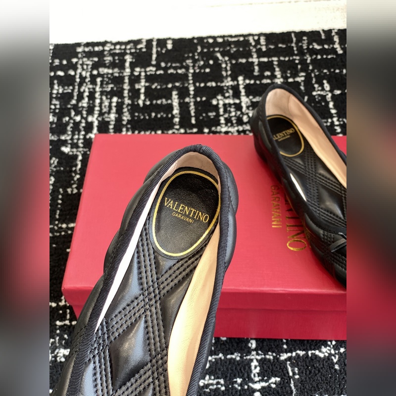 代購級 Valentino 華倫天奴 25ss 春夏 新款 電繡 芭蕾舞鞋 無