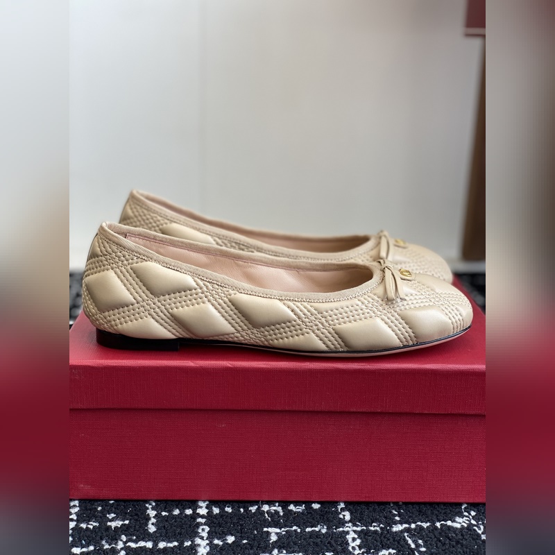 代購級 Valentino 華倫天奴 25ss 春夏 新款 電繡 芭蕾舞鞋 無