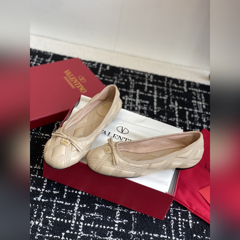 代購級 Valentino 華倫天奴 25ss 春夏 新款 電繡 芭蕾舞鞋 無