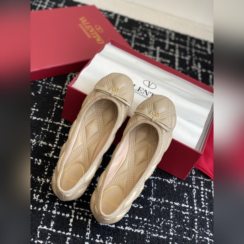 代購級 Valentino 華倫天奴 25ss 春夏 新款 電繡 芭蕾舞鞋 無