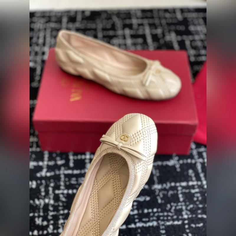 代購級 Valentino 華倫天奴 25ss 春夏 新款 電繡 芭蕾舞鞋 無