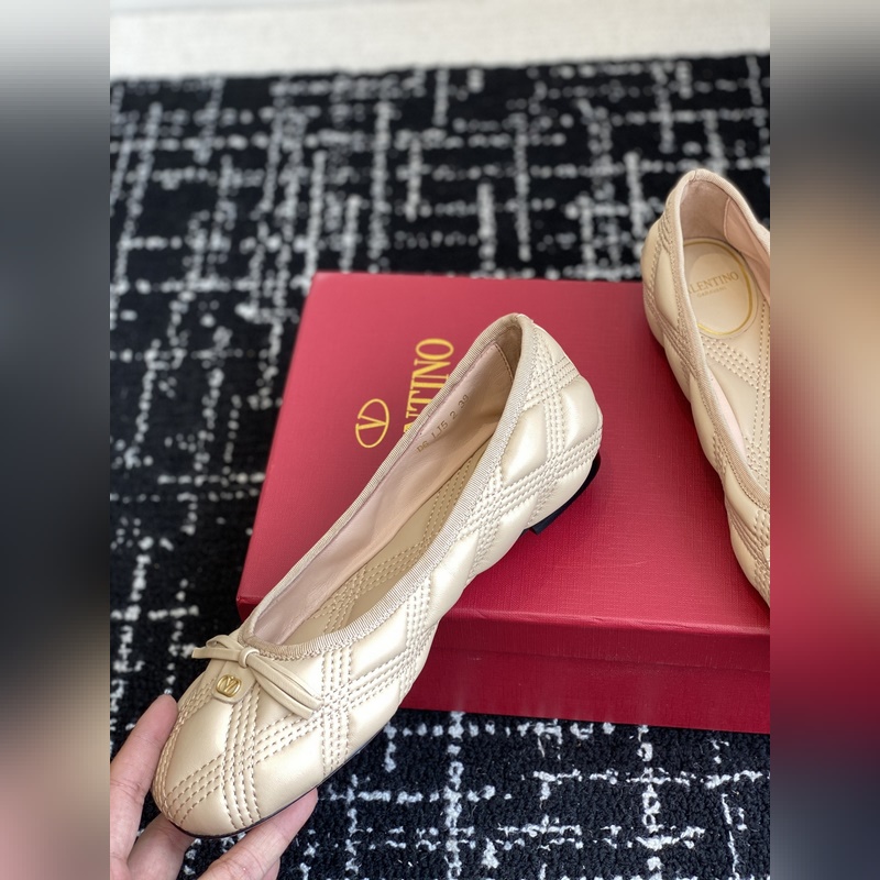 代購級 Valentino 華倫天奴 25ss 春夏 新款 電繡 芭蕾舞鞋 無