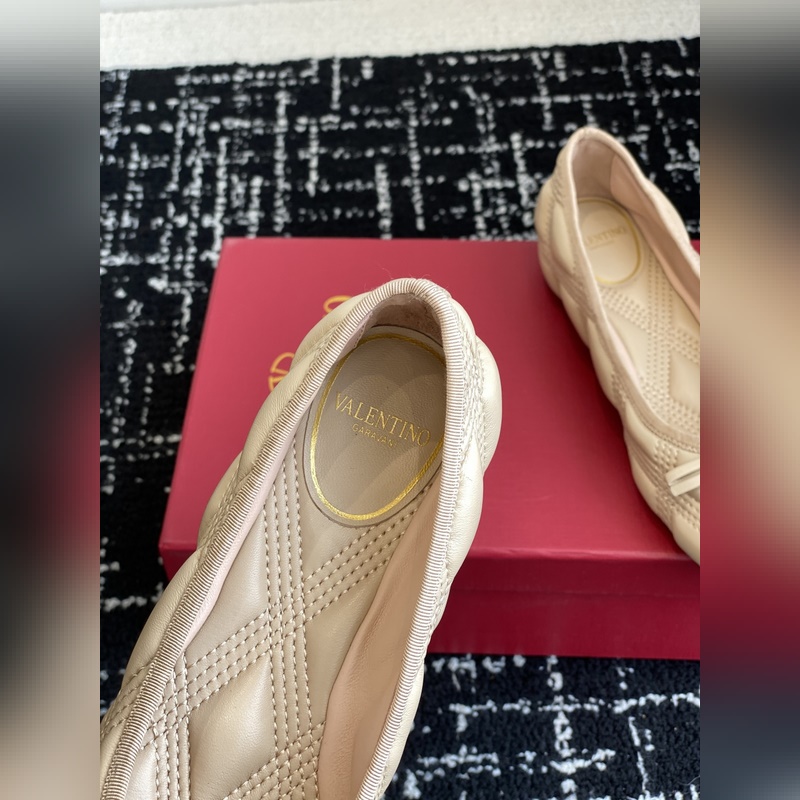 代購級 Valentino 華倫天奴 25ss 春夏 新款 電繡 芭蕾舞鞋 無