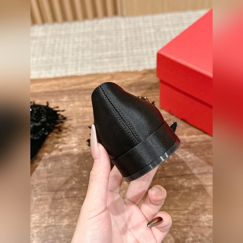 華倫天奴春夏新款 蝴蝶結串珠粗跟瑪麗珍 超級美鞋！！這款真的絕美！鞋面的蝴蝶結增