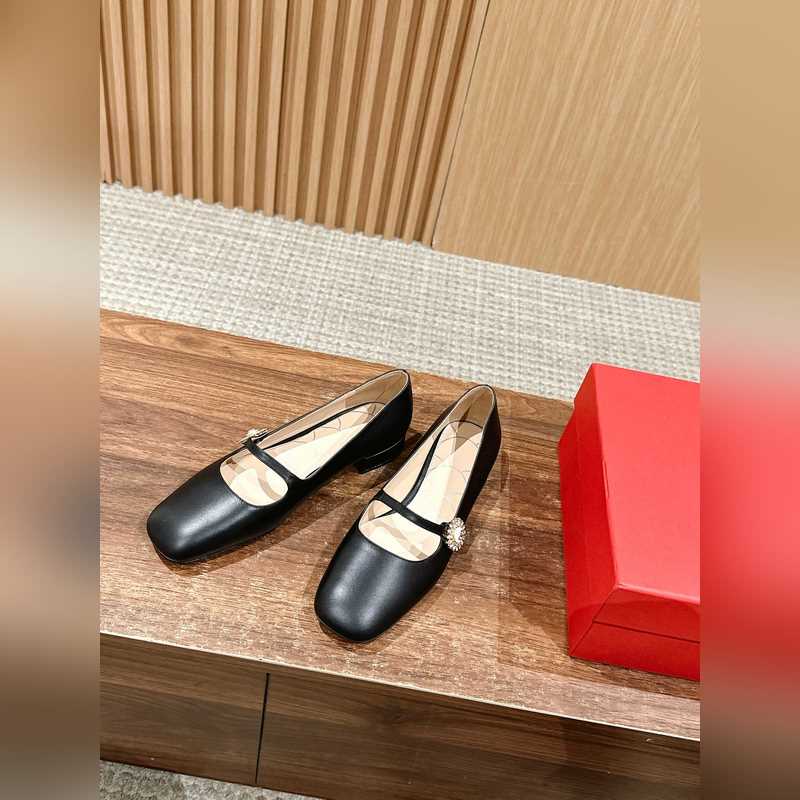 華倫天奴春夏新款矮跟方頭瑪麗珍 區(qū)別市場版 隻做頂級 華倫天旅最新款春夏款！超