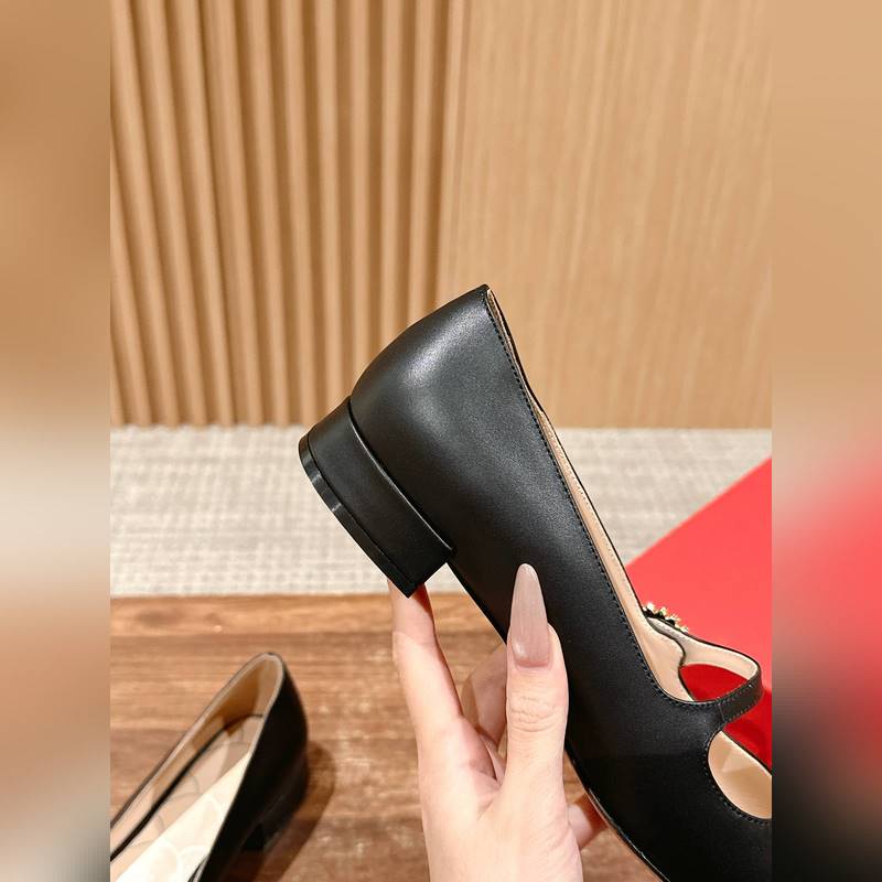 華倫天奴春夏新款矮跟方頭瑪麗珍 區(qū)別市場版 隻做頂級 華倫天旅最新款春夏款！超