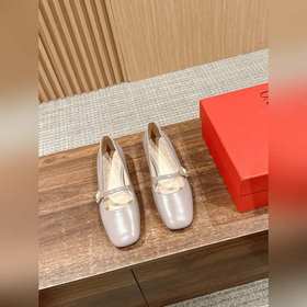 華倫天奴春夏新款矮跟方頭瑪麗珍 區(qū)別市場(chǎng)版 隻做頂級(jí) 華倫天旅最新款春夏款！超