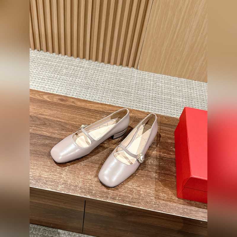 華倫天奴春夏新款矮跟方頭瑪麗珍 區別市場版 隻做頂級 華倫天旅最新款春夏款！超