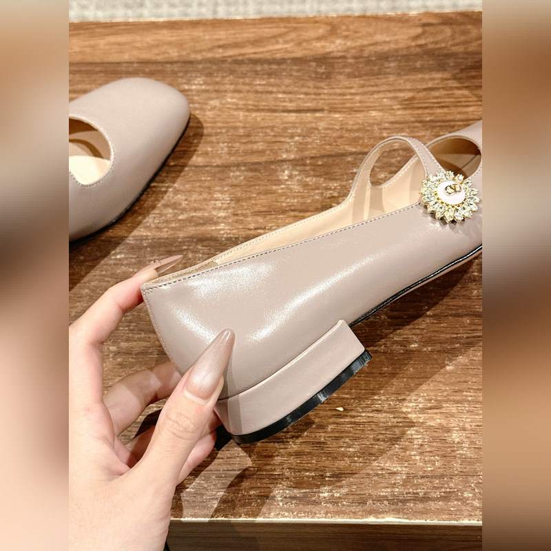 華倫天奴春夏新款矮跟方頭瑪麗珍 區別市場版 隻做頂級 華倫天旅最新款春夏款！超