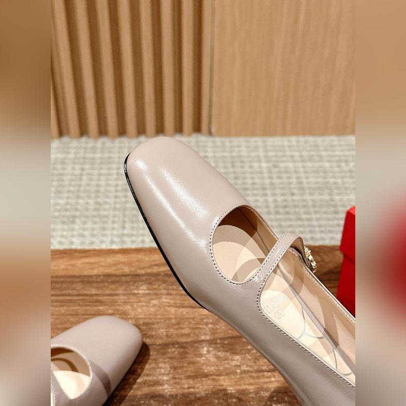 華倫天奴春夏新款矮跟方頭瑪麗珍 區別市場版 隻做頂級 華倫天旅最新款春夏款！超