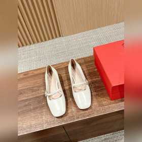 華倫天奴春夏新款矮跟方頭瑪麗珍 區(qū)別市場(chǎng)版 隻做頂級(jí) 華倫天旅最新款春夏款！超