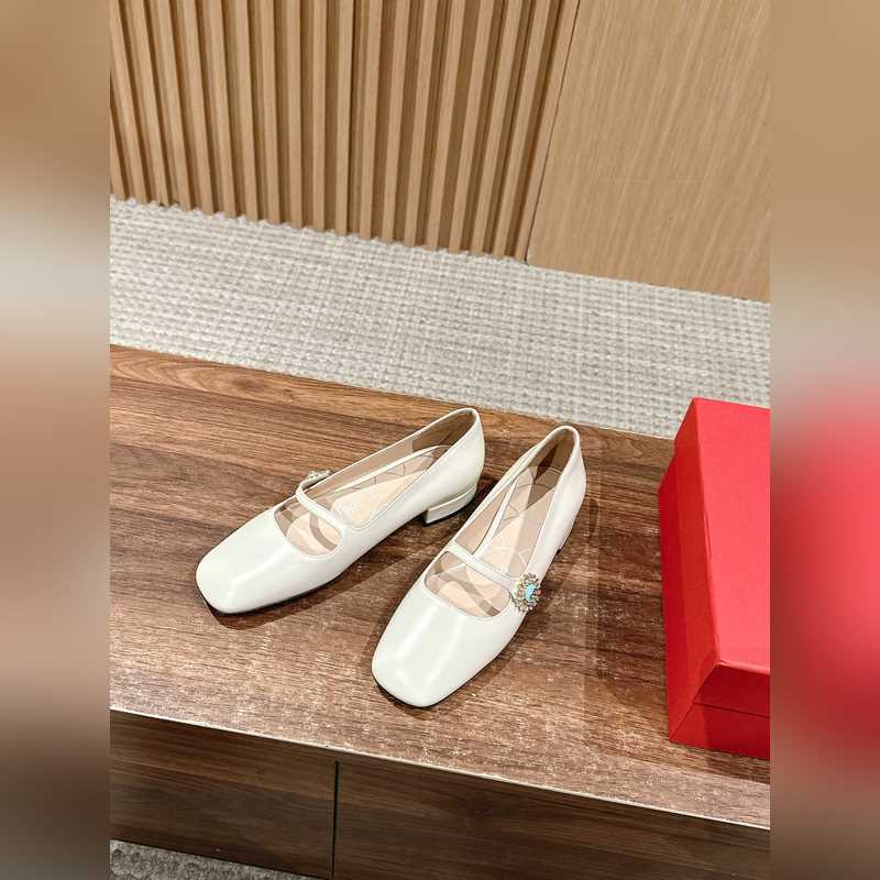 華倫天奴春夏新款矮跟方頭瑪麗珍 區(qū)別市場(chǎng)版 隻做頂級(jí) 華倫天旅最新款春夏款！超