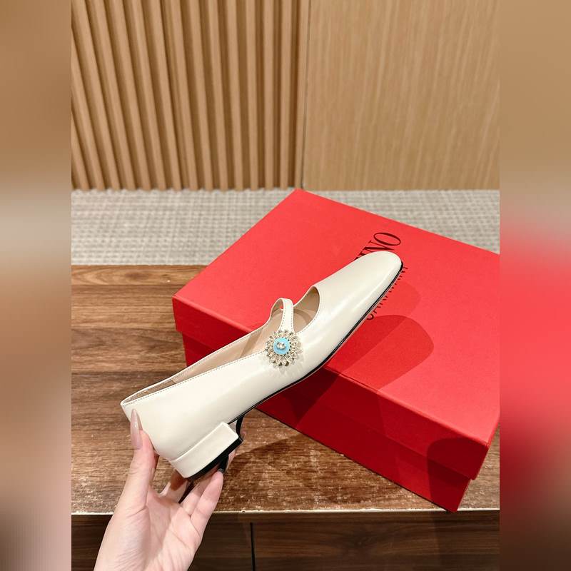 華倫天奴春夏新款矮跟方頭瑪麗珍 區(qū)別市場(chǎng)版 隻做頂級(jí) 華倫天旅最新款春夏款！超