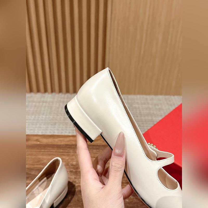 華倫天奴春夏新款矮跟方頭瑪麗珍 區(qū)別市場(chǎng)版 隻做頂級(jí) 華倫天旅最新款春夏款！超