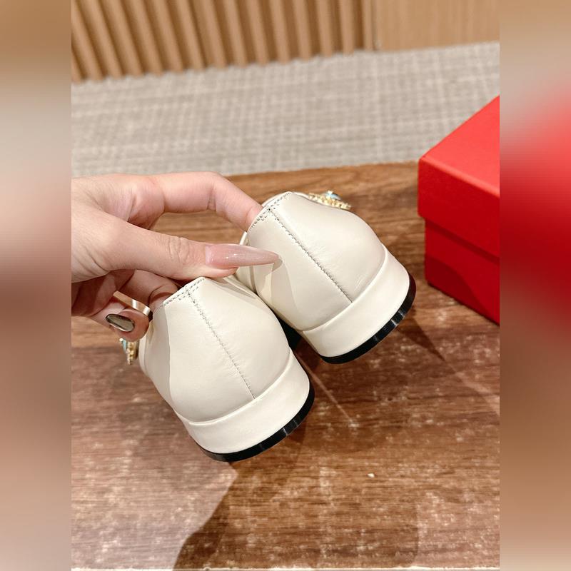 華倫天奴春夏新款矮跟方頭瑪麗珍 區(qū)別市場(chǎng)版 隻做頂級(jí) 華倫天旅最新款春夏款！超